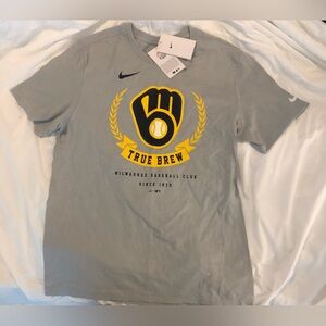 Men’s Medium Milwaukee Brewers T-Shirt